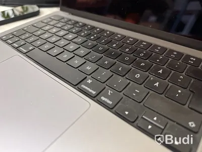 1 st. MacBook Pro