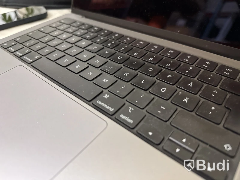 1 st. MacBook Pro