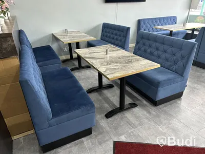 Soffor och bord till komplett pizzeria/restaurang, design Sitz i fint skick -2022
