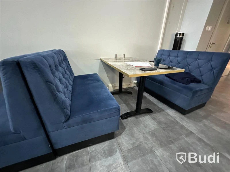 Soffor och bord till komplett pizzeria/restaurang, design Sitz i fint skick -2022