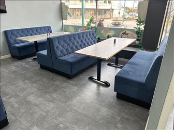 Soffor och bord till komplett pizzeria/restaurang, design Sitz i fint skick -2022