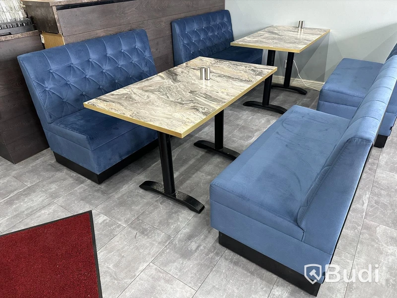 Soffor och bord till komplett pizzeria/restaurang, design Sitz i fint skick -2022