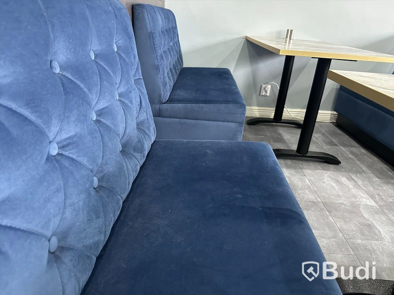 Soffor och bord till komplett pizzeria/restaurang, design Sitz i fint skick -2022