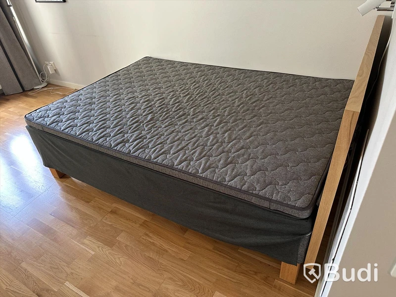 Säng Hilding Anders - Contract 1 med gavel 200x140 cm - tillverkad i Sverige