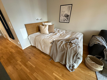Säng Hilding Anders - Contract 1 med gavel 200x140 cm - tillverkad i Sverige