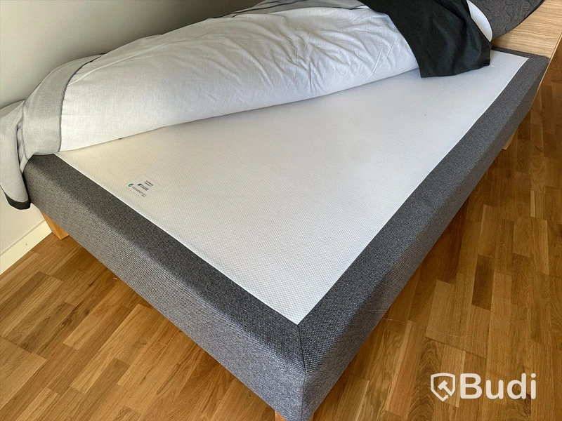 Säng Hilding Anders - Contract 1 med gavel 200x140 cm - tillverkad i Sverige
