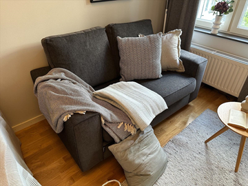 Soffa Möbelform 2-sits, grått tyg, bredd 150 cm