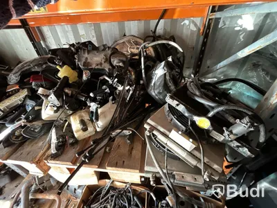 Reservdelar till mopedbilar.