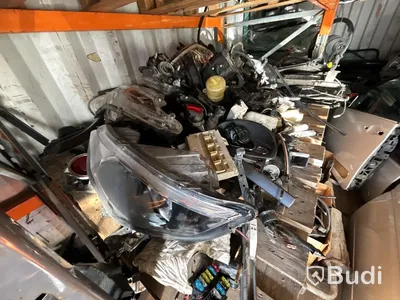 Reservdelar till mopedbilar.