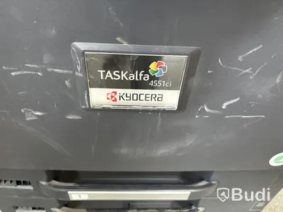 Skrivbord, kunddisk, skärmar m.m.