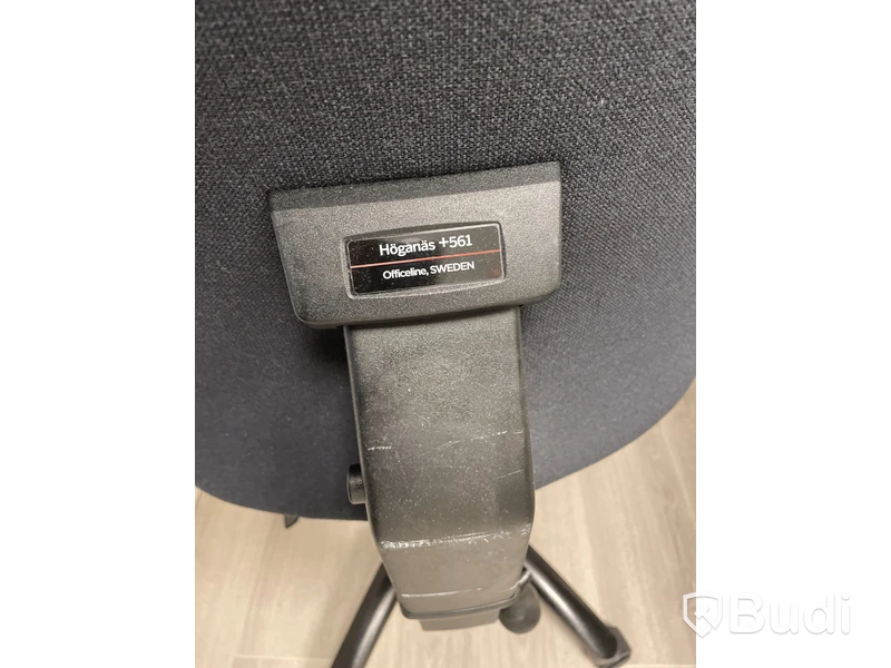 Höj- och sänkbart skrivbord med kontorsstol, hurts, 2 st. Samsung-skärmar och tangentbord