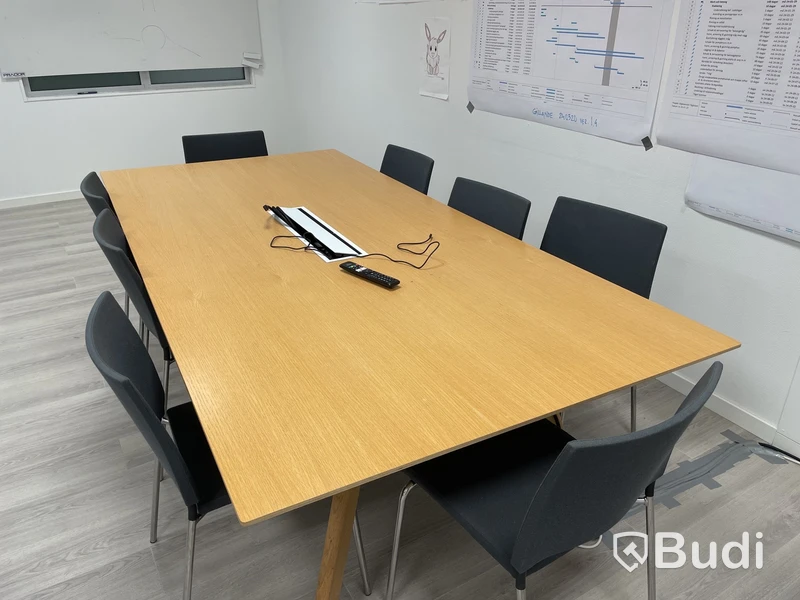 Konferensbord med 8 st. stolar