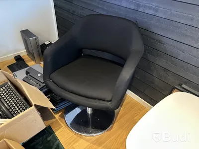 Konferensmöbel, bildskärmar m.m.