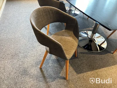 Konferensmöbel, bildskärmar m.m.