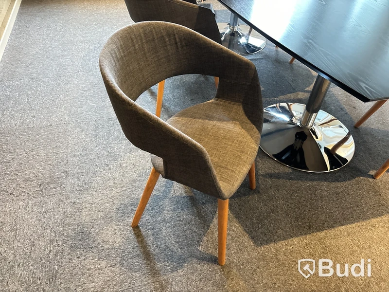 Konferensmöbel, bildskärmar m.m.
