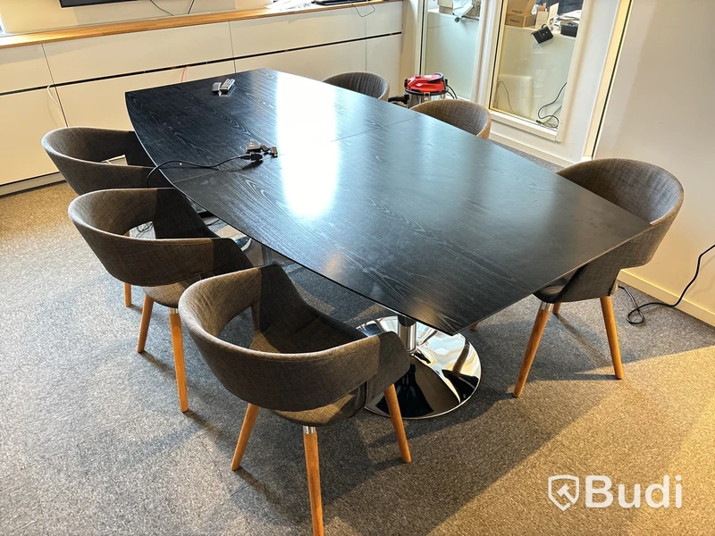 Konferensmöbel, bildskärmar m.m.