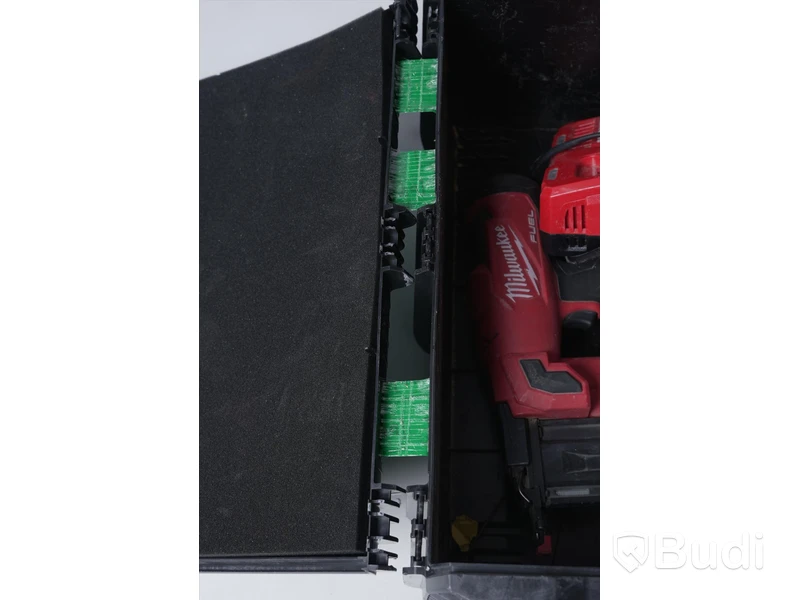 Dyckertpistol - Milwaukee M18 FN18GS med 2 batteri och laddare - OBS
