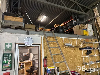 Däckställ med innehåll. (Stort parti)