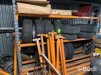 Däckställ med innehåll. (Stort parti)