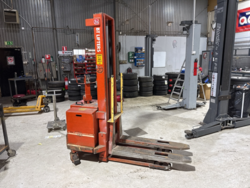 Åkstaplare BT 1000 kg.