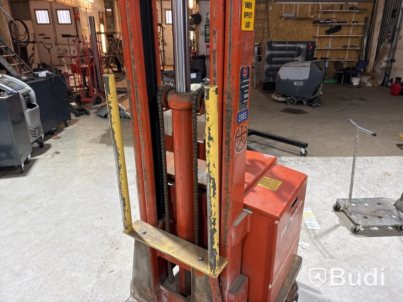 Åkstaplare BT 1000 kg.