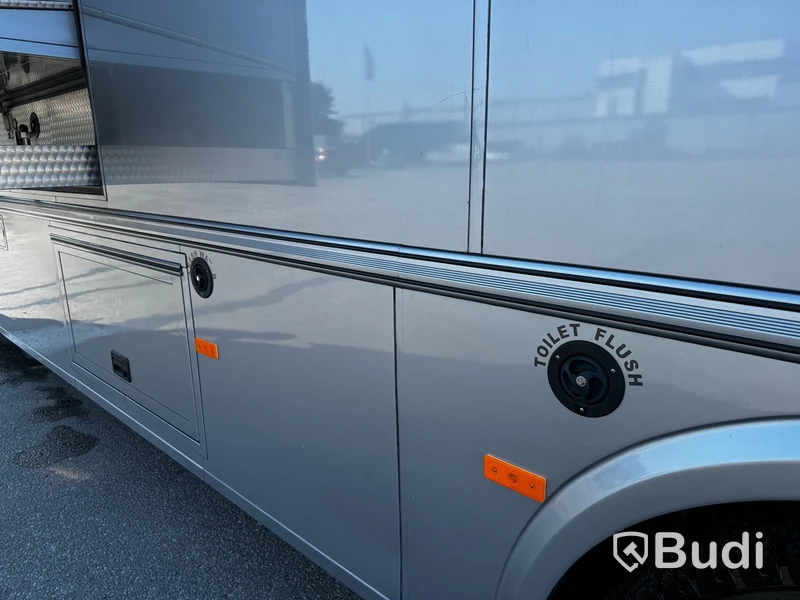 Racebuss Scania R360 6X2-4 -2013 | Garage | Tält