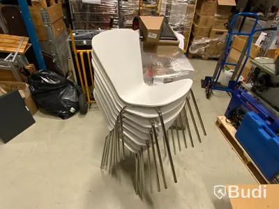 8st vita trästolar med metallben