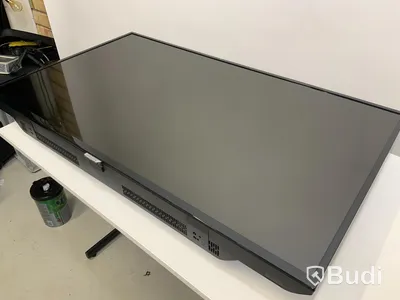 Philips 43 tums LCD 4K UHD BDM4350UC/00 saknar fjärr. Har väggfäste på baksidan men saknar väggdelen av väggfästet