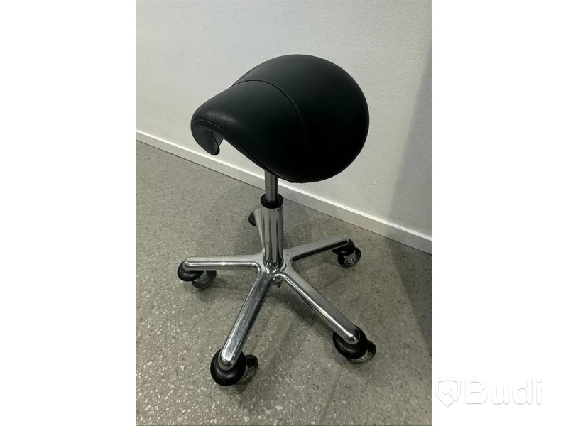 2 st frisörpallar.