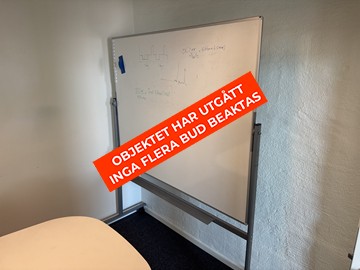 Whiteboard-tavla på hjul- OBJEKTET HAR UTGÅTT