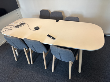 Konferensbord med 6 st. stolar