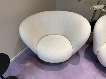 Dandy Fåtölj beige Fabric: C+, Top: Walnut stained legs 970x800