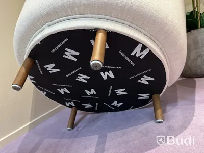Dandy Fåtölj beige Fabric: C+, Top: Walnut stained legs 970x800