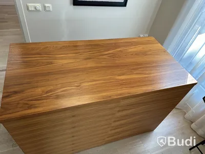 Frontdesk. Masiv Valnöt bredd 150 cm djup 75 cm höjd 96 cm