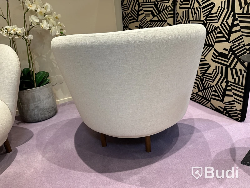 Dandy Fåtölj beige Fabric: C+, Top: Walnut stained legs 970x800