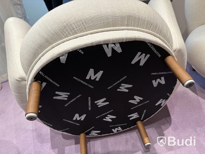 Dandy Fåtölj beige Fabric: C+, Top: Walnut stained legs 970x800