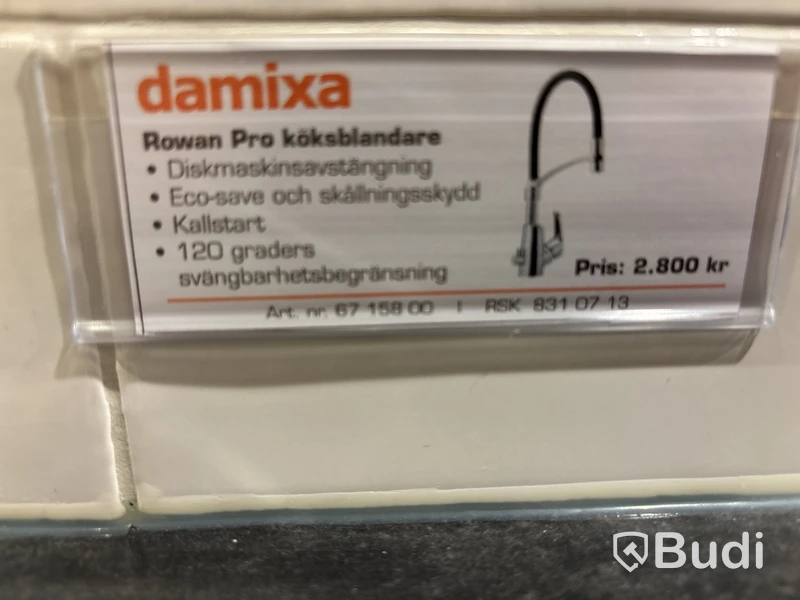 Utställningskök med köksö