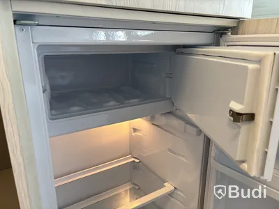 Kök med spishäll, diskmaskin & fläkt m.m.