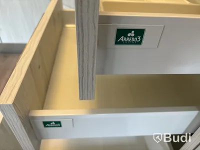 Kök med spishäll, diskmaskin & fläkt m.m.
