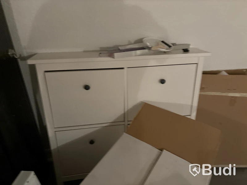 Blandade badrumsmöbler.