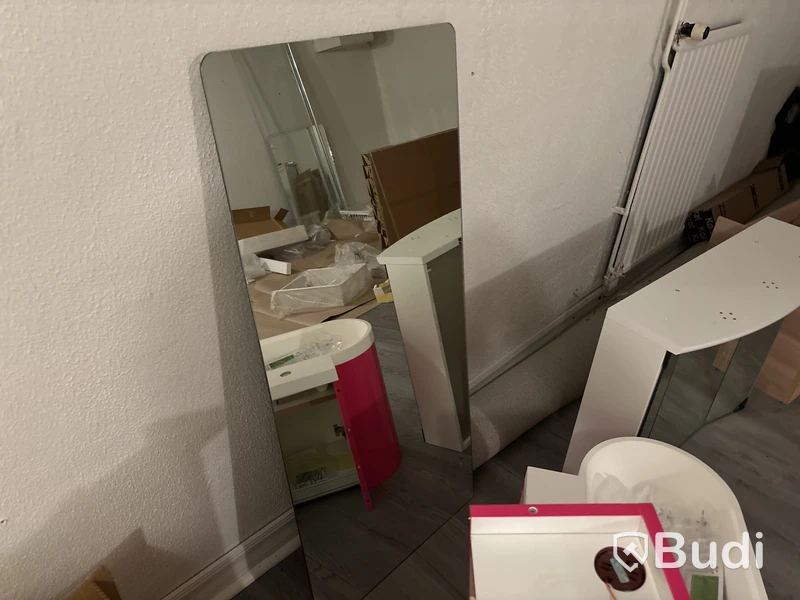 Blandade badrumsmöbler.