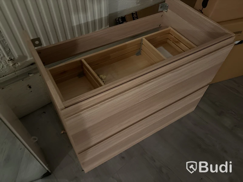 Blandade badrumsmöbler.