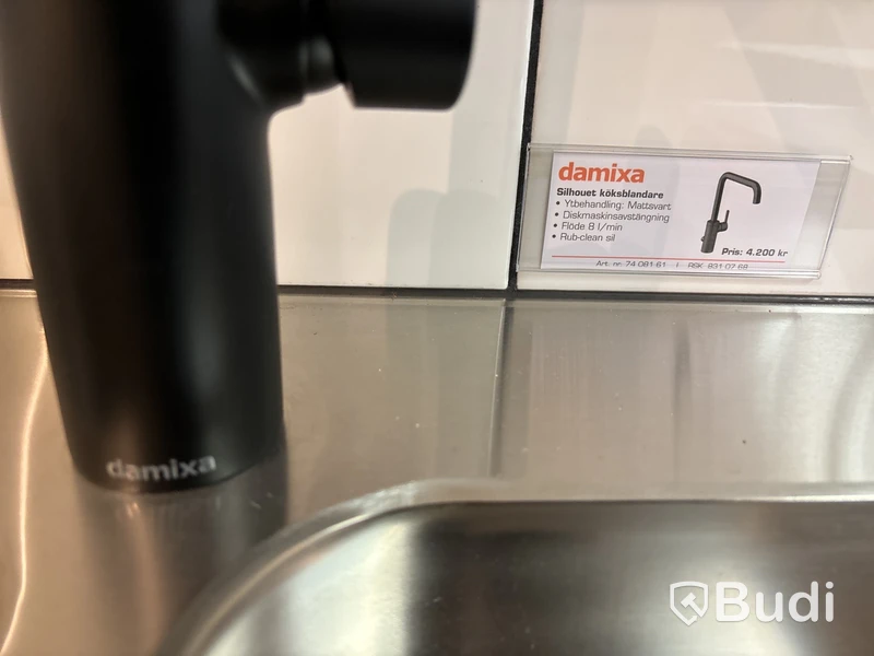 Utställningskök med blandare