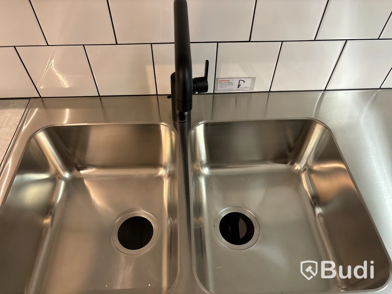 Utställningskök med blandare