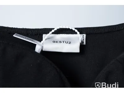 Topp - Gestuz MistGZ Offshoulder Storlek M