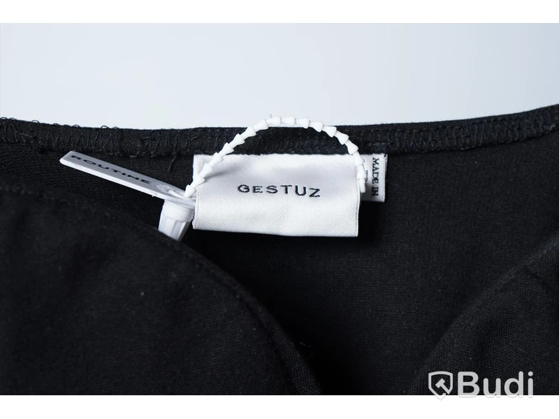 Topp - Gestuz MistGZ Offshoulder Storlek M