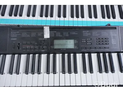 Elpianon 5st - Yamaha PRS E313, Casio CTK-3200, Roland E-16, Keystation 61 MK3, Roland U-20. (OBS reparationsobjekt!)