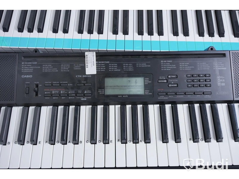 Elpianon 5st - Yamaha PRS E313, Casio CTK-3200, Roland E-16, Keystation 61 MK3, Roland U-20. (OBS reparationsobjekt!)