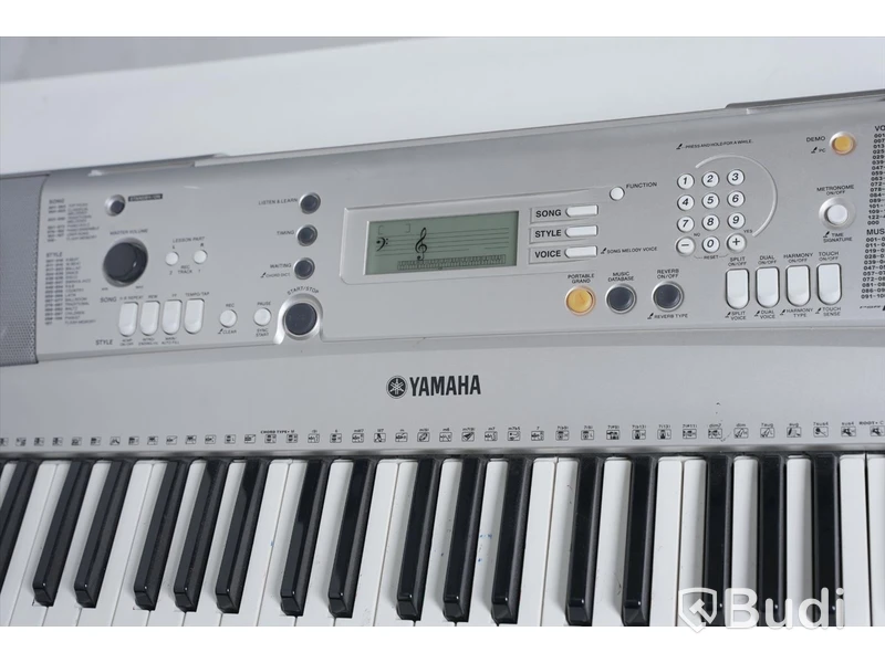 Elpianon 5st - Yamaha PRS E313, Casio CTK-3200, Roland E-16, Keystation 61 MK3, Roland U-20. (OBS reparationsobjekt!)