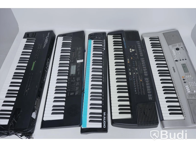 Elpianon 5st - Yamaha PRS E313, Casio CTK-3200, Roland E-16, Keystation 61 MK3, Roland U-20. (OBS reparationsobjekt!)
